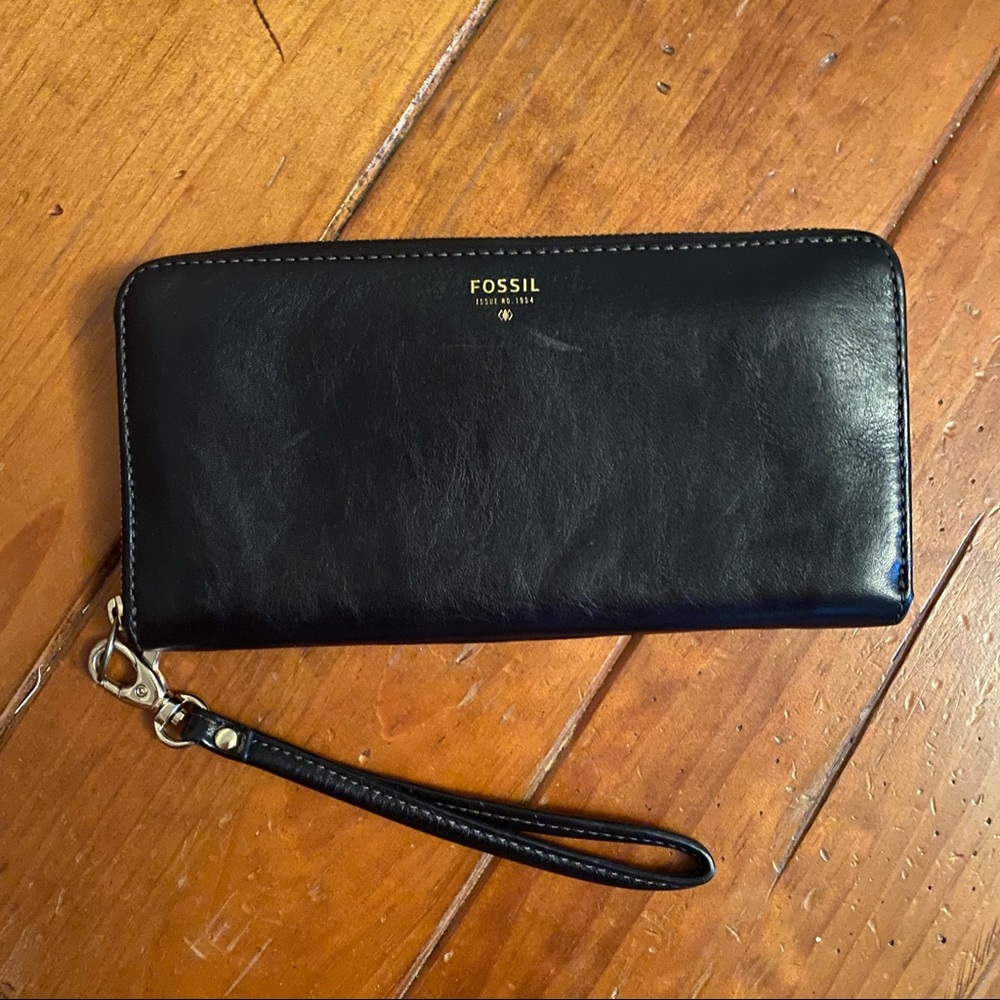 Fossil Zip Clutch